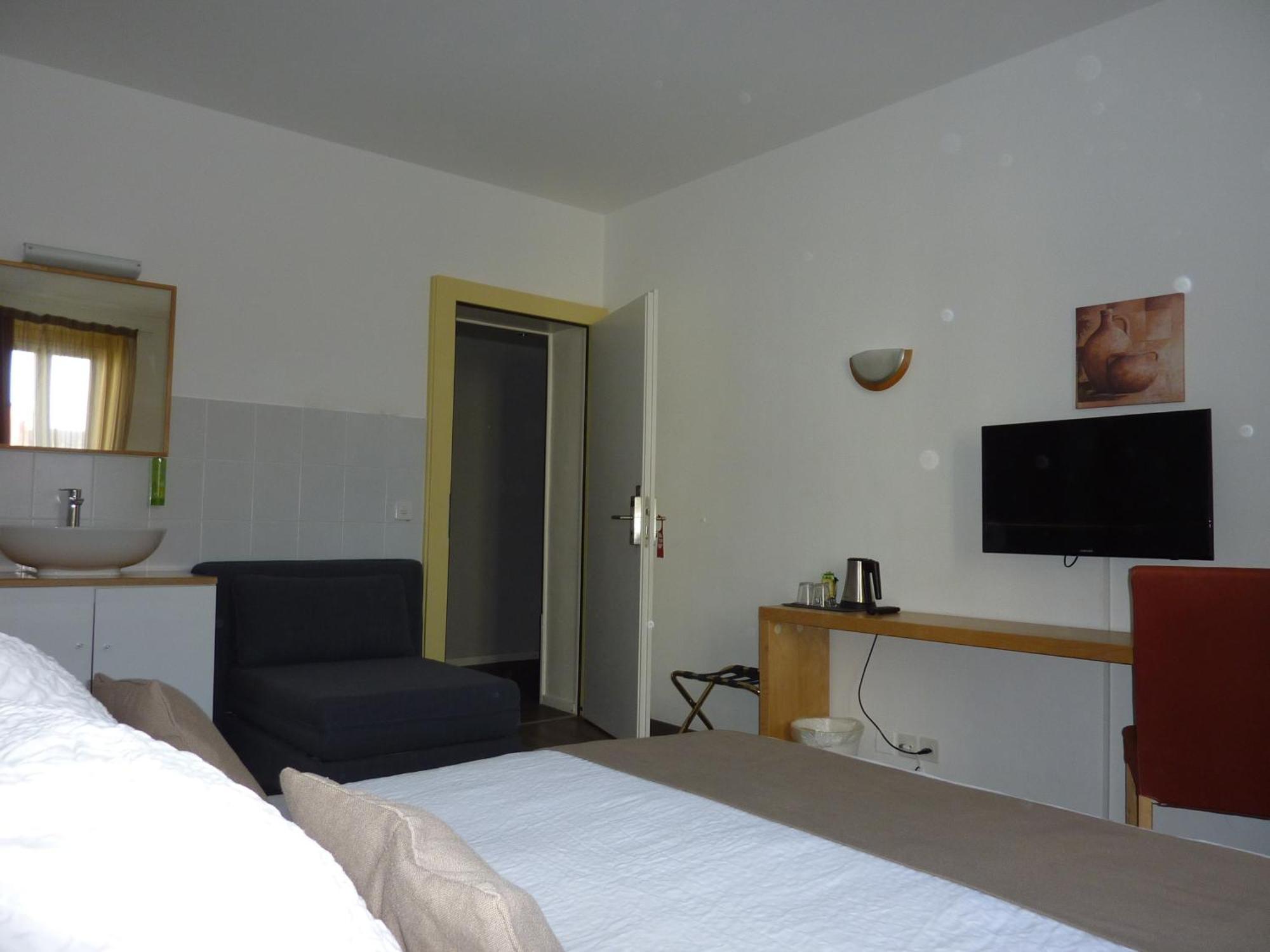 Hotel Du Marche Lausanne Room photo